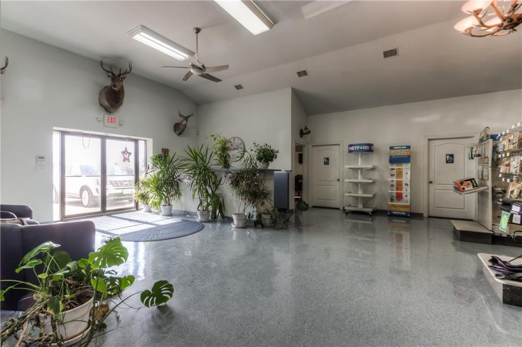 8200 N Interstate 45 Service Rd, Palmer, TX 75152